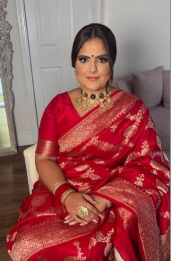 ਜਾਣਕਾਰੀ ਲਈ ਦੱਸ ਦੇਈਏ ਕਿ ਕਰਨ ਔਜਲਾ ਦੀ ਪਤਨੀ ਪਲਕ ਕੈਨੇਡਾ ਦੀ ਰਹਿਣ ਵਾਲੀ ਹੈ ਅਤੇ ਪੇਸ਼ੇ ਤੋਂ ਮੇਕਅਪ ਆਰਟਿਸਟ ਹੈ ਅਤੇ 'ਪੀਕੇਆਰ ਮੇਕਅੱਪ ਸਟੂਡੀਓ' ਦੀ ਮਾਲਕਣ ਹੈ।