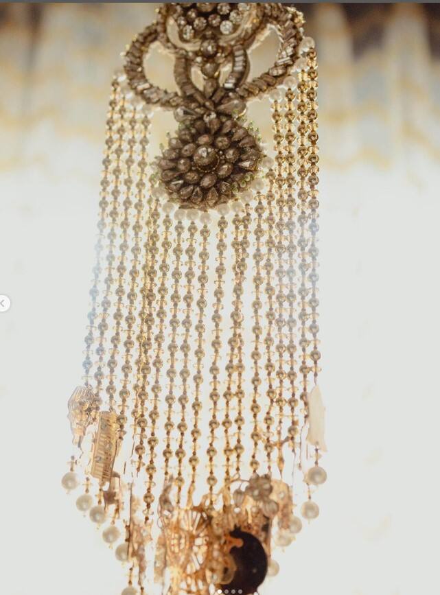 ਦੱਸ ਦੇਈਏ ਕਿ ਇਸ ਤੋਂ ਇਲਾਵਾ ਮਨੀਸ਼ ਨੇ ਪਰੀ ਦੇ ਲਹਿੰਗਾ ਨੂੰ ਵੀ ਖਾਸ ਬਣਾਇਆ ਸੀ। ਜਿਸ 'ਤੇ ਉਸ ਦੇ ਲਾੜੇ ਦਾ ਨਾਂ ਰਾਘਵ ਲਿਖਿਆ ਹੋਇਆ ਸੀ।