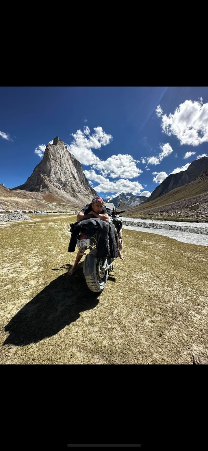 On his journey, Amit made sure to interact with his fans at highways, farmers, villagers, truck drivers and the Royal family of Balasinor where he took a halt and had dinner with them.