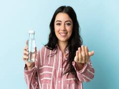 जरूरत से ज्यादा पानी पीना भी 'खतरनाक', समझें शरीर के इशारे, तुरंत सुधार लें गलती