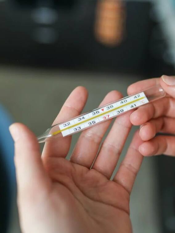 बुखार उतारने के लिए अपनाएं ये 5 घरेलू नुस्खे