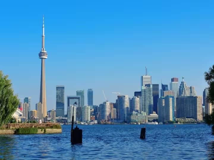 દર વર્ષે ભારતમાંથી હજારો લોકો રોજગાર અને અભ્યાસ માટે કેનેડા જાય છે.