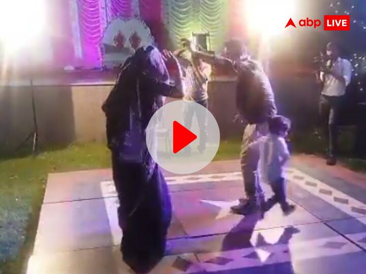 rajasthan pali young man died while dancing on dj in sister laws wedding viral video ann Watch: DJ पर पत्नी के साथ डांस करते-करते अचानक गिरा युवक, हो गई मौत, साली की शादी में नाच रहा था जीजा, देखें वीडियो