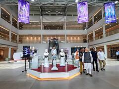 PM at Robotics Gallery: साइंस सिटी में रोबोट्स से रूबरू हुए पीएम मोदी, एडवांस गैजेट्स देख हुए हैरान; देखें लेटेस्ट तस्वीरें