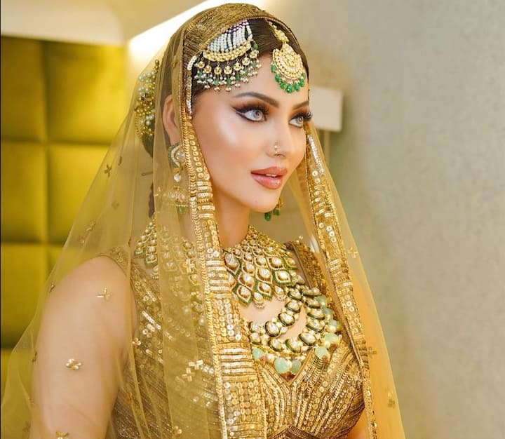 Urvashi Rautela Photo: તાજેતરમાં પરિણીતી ચોપરાએ રાઘવ ચઢ્ઢા સાથે લગ્ન કર્યા છે. પરિણીતિનો બ્રાઈડલ લૂક સોશિયલ મીડિયા પર વાયરલ થઈ રહ્યો છે. આ દરમિયાન ઉર્વશીએ પણ ઇન્સ્ટાગ્રામ પર તસવીરો પણ શેર કરી છે.