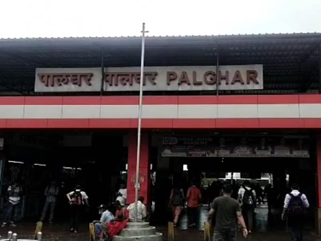 Palghar News : पत्नीच्या ऐवजी पतीने केलं ऑडिटचे काम; पालघर रेल्वे स्थानकातील धक्कादायक प्रकार उघडकीस husband detain for auditing in Palghar railway station booking office instead of wife duty Palghar News : पत्नीच्या ऐवजी पतीने केलं ऑडिटचे काम; पालघर रेल्वे स्थानकातील धक्कादायक प्रकार उघडकीस