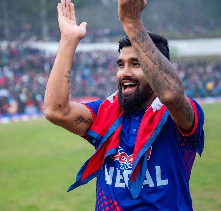 பின்னர் களத்திற்கு வந்த குஷல் மல்லா மங்கோலிய பந்து வீச்சாளர்களை அணு அணுவாக பிரித்து மேய்ந்து 34 பந்துகளில் சதம் விளாசினார். தொடர்ந்து அதிரடி காட்டி வந்த மல்லா 137 ரன்களுக்கு தனது விக்கெட்டை பறிகொடுத்தார்.