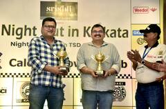 Car Rally: রাতের কলকাতায় অভিনব কার ব়্যালি, অংশ নিলেন মহিলা চালকরাও