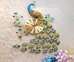 Vastu: ઘરમાં ઘડિયાળ લગાવતા પહેલા શ્રેષ્ઠ દિશા અને વાસ્તુના આ નિયમ જાણો, સમય રહેશે શુભ