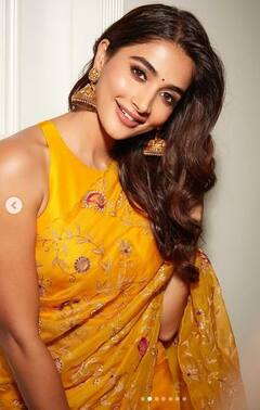 Pooja Hedge: ਪੂਜਾ ਹੇਗੜੇ ਨੇ ਸਾੜੀ ਪਾ ਕੇ ਵਧਾਈ ਪ੍ਰਸ਼ੰਸਕਾਂ ਦੇ ਦਿਲਾਂ ਦੀ ਧੜਕਣ, ਹੌਟ ਲੁੱਕ ਦੇਖ ਹੈਰਾਨ ਰਹਿ ਗਏ ਫੈਨਜ਼