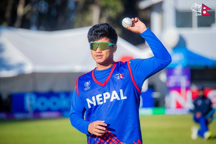 டி20 போட்டியில் உலக அளவில் அதிக ரன்கள் குவித்த அணி என்ற சாதனையையும் படைத்தது. இதனை அடுத்து களம் இறங்கிய மங்கோலிய அணி வீரர்கள் சொற்ப ரன்களில் அடுத்தடுத்து விக்கெட்டுகளை பறிகொடுத்து பெவிலியன் திரும்பினார்கள். 13.1 ஓவர்கள் விளையாடிய மங்கோலிய அணி 41-க்கு சுருண்டது. உலக அளவில் டி20 போட்டியில் அதிக ரன்களை வாரி வழங்கி மோசமான சாதனையை படைத்துள்ளது மங்கோலியே கிரிக்கெட் அணி.