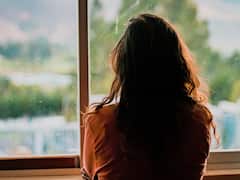 Hair Fall Problems: অত্যধিক হারে চুল ঝরে যাচ্ছে? কেন দেখা যায় চুল পড়ার সমস্যা? কীভাবেই বা সতর্ক থাকবেন?