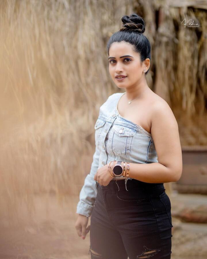 స్రవంతి చొక్కారపు అందమైన ఫోటోలు -Image credit: Sravanthi Chokarapu/Instagram