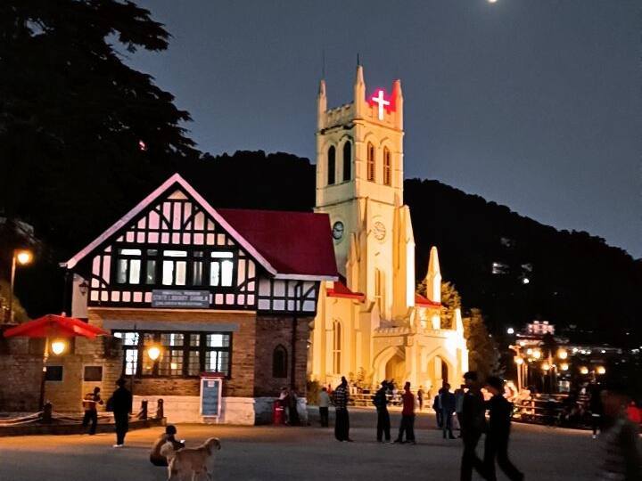 Shimla: हिमाचल प्रदेश में 1 जनवरी 2023 से लेकर 30 जून 2023 तक एक करोड़ से ज्यादा पर्यटकों के हिमाचल पहुंचने का रिकॉर्ड स्थापित किया. विश्व पर्यटन दिवस के मौके पर शिमला की कुछ खूबसूरत तस्वीरें देखिए.