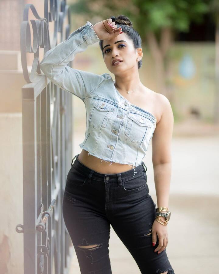 స్రవంతి చొక్కారపు అందమైన ఫోటోలు -Image credit: Sravanthi Chokarapu/Instagram