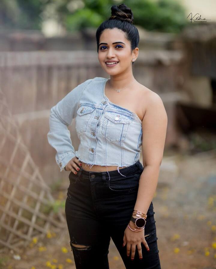 స్రవంతి చొక్కారపు అందమైన ఫోటోలు -Image credit: Sravanthi Chokarapu/Instagram
