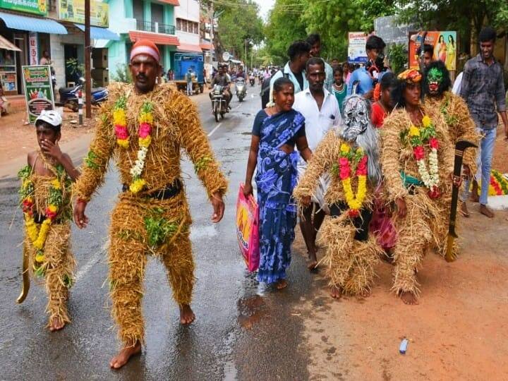 குடும்பத்துடன் நேர்த்திக்கடன் செலுத்திய ஊர் மக்கள்..