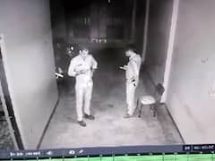 मेरठ पुलिस का अजब कारनामा! पहले युवक की बाइक में रखा तमंचा, फिर लिया हिरासत में, CCTV से हुआ खुलासा