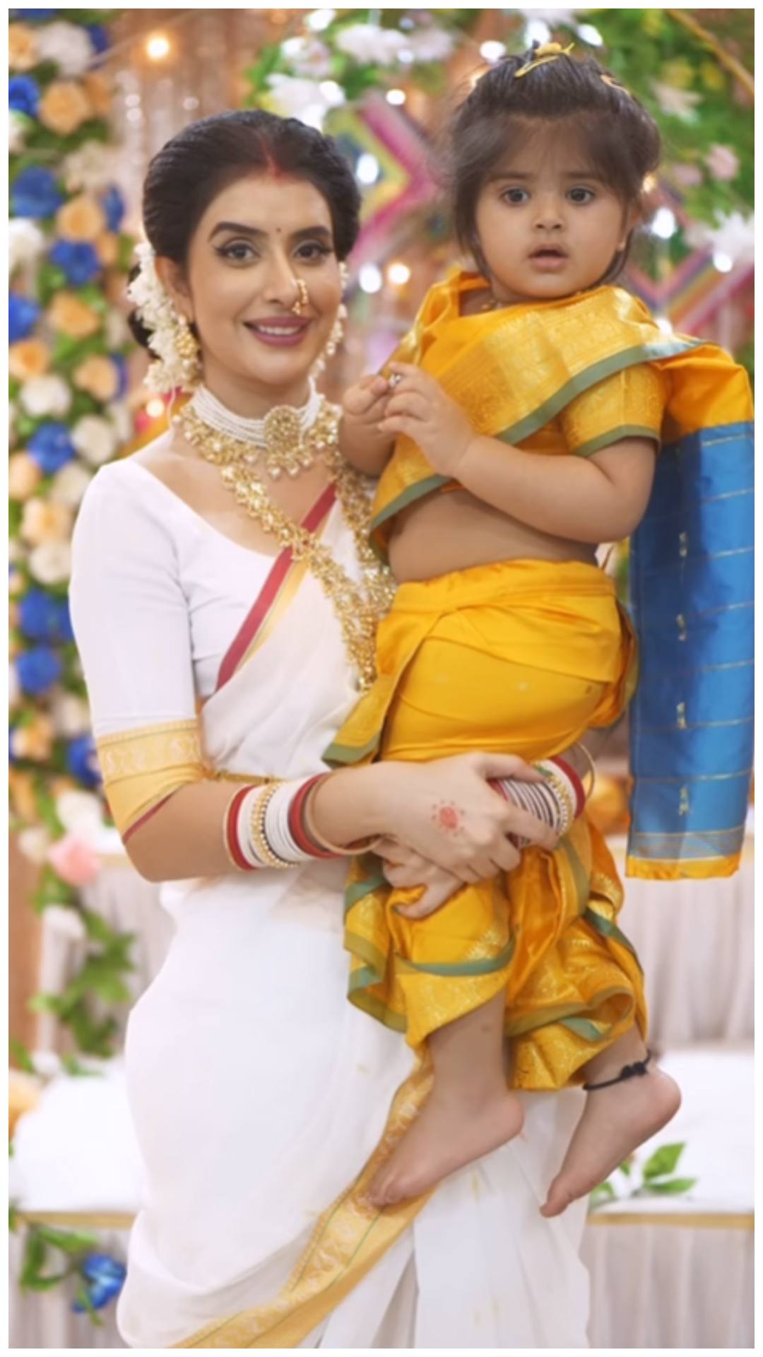 इस मौके पर चारू ने व्हाइट कलर की