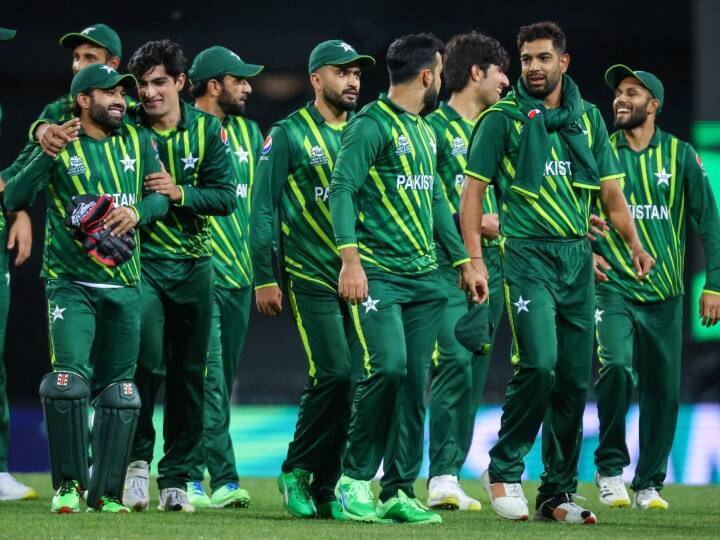 Babar Azam Lead Pakistan Men's Central Contract list World Cup 2023 Sports News PCB Central Contract: वर्ल्ड कप से पाकिस्तानी खिलाड़ियों की लिए गुड न्यूज, PCB ने बढ़ाई सैलरी