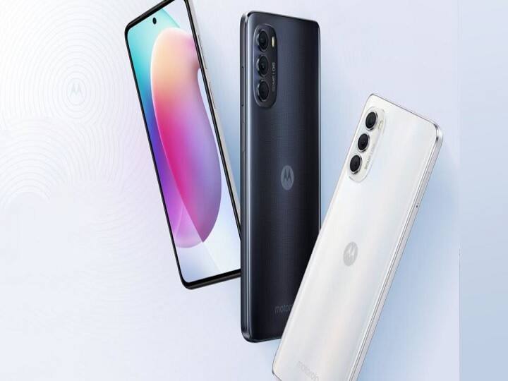 Moto G71s फोन को आप 19,790 रुपये में खरीद सकते है, इस फोन में 6.6 इंच की एमोलेड डिस्प्ले और 50MP+8MP+2MP का ट्रिपल कैमरा और 5000mAh की बैटरी मिलती है. Moto G71s फोन 8GB RAM और 128GB स्टोरेज के साथ आता है.