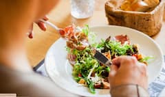 Health Tips : वेळीच सावध व्हा, तुमच्या ‘या’ सवयींमुळे शरीराचे होते मोठे नुकसान