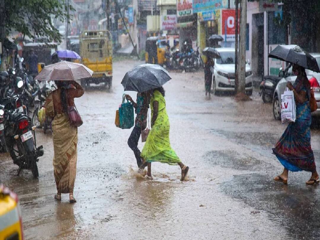 TN Rain Alert: தமிழ்நாட்டில் இன்று 3 மாவட்டங்களில் கனமழை: எந்தெந்த மாவட்டங்களில்? இன்றைய வானிலை நிலவரம்.. Heavy rain is likely to occur in 3 districts of Tamil Nadu today, according to the Meteorological Department. TN Rain Alert: தமிழ்நாட்டில் இன்று 3 மாவட்டங்களில் கனமழை: எந்தெந்த மாவட்டங்களில்? இன்றைய வானிலை நிலவரம்..