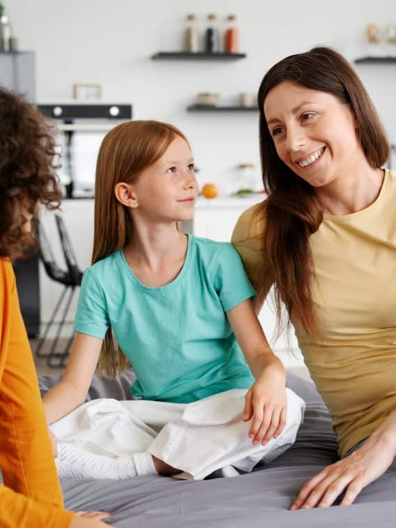 बच्चों के सामने माता-पिता को कभी नहीं करने चाहिए ये काम