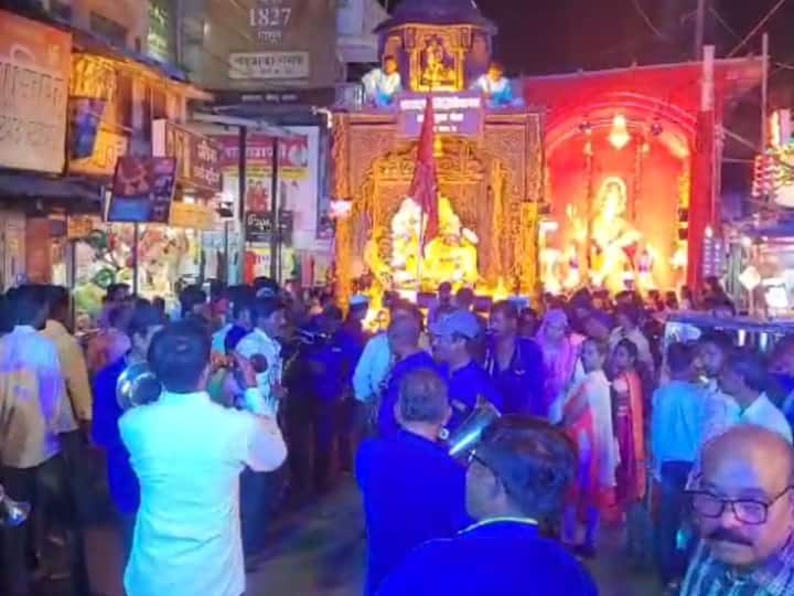 satara ganesh darshan : गेल्या 15 वर्षात हे सांगायची कधीच गरज वाटली नाही. मात्र आजच्या या परिस्थितीत सांगावे लागले आणि सांगण्याची वेळ आली, असे मंडळाचे अध्यक्ष अभिजित शिंदे यांनी सांगितले.