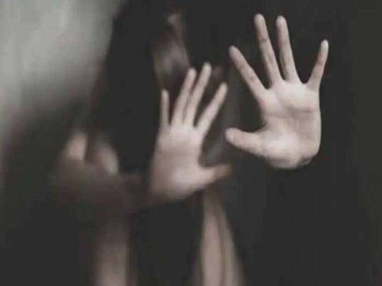Crime 12 Year Old Girl physically assault And Bleeding Seeks Help Shooed Away Crime: பாலியல் வன்கொடுமை; ரத்தப்போக்குடன் அரை நிர்வாண கோலத்தில் உதவி கேட்ட சிறுமி! செத்துப்போன மனித நேயம்!