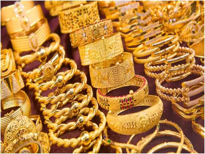 Gold-Silver Prices Update: તહેવારોની સિઝન શરૂ થઈ ગઈ છે. આવતા મહિનાથી લગ્નસરાની સિઝન શરૂ થશે. તહેવારોની સિઝનમાં અથવા લગ્ન પ્રસંગે સોનાના દાગીના ખરીદવાની તૈયારી કરી રહેલા લોકો માટે રાહતના સમાચાર છે.