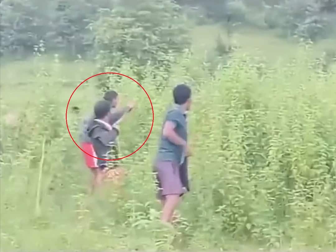 Assam-Meghalaya Border Row Flares Up As Lapangap Villagers Clash Using Arrows, Catapults. WATCH Assam-Meghalaya Border Row Lapangap Villagers Jaintia Hills Clash Using Arrows, Catapults Video Mukroh violence Assam-Meghalaya Border Row Flares Up As Lapangap Villagers Clash Using Arrows, Catapults. WATCH