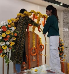 श्वेता तिवारी ने बेटी पलक तिवारी संग धूमधाम से दी गणपति बप्पा को विदाई, KKBKKJ एक्ट्रेस ने तस्वीरें शेयर कर दिखाई झलक