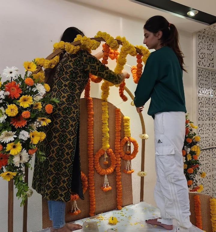 बता दें कि मां-बेटी की जोड़ी श्वेता और पलक ने 19 सितंबर को 'बप्पा' का स्वागत किया था.  किसी का भाई किसी की जान एक्ट्रेस पलक ने अपने गणपति विसर्जन की झलक इंस्टाग्राम पर फैंस के साथ भी शेयर की है.