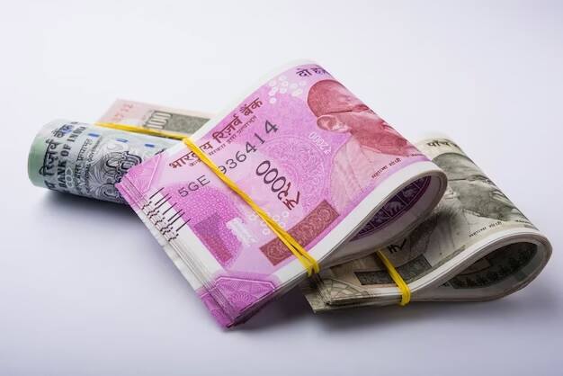 2000 રૂપિયાની નોટો પાછી ખેંચવાની જાહેરાત કરતી વખતે RBIએ કહ્યું હતું કે 30 સપ્ટેમ્બર, 2023 પછી પણ 2000 રૂપિયાની નોટો કાયદેસર રહેશે. પરંતુ RBI એ જણાવ્યું નથી કે બેંકો 30 સપ્ટેમ્બર પછી 2,000 રૂપિયાની નોટ એક્સચેન્જ માટે સ્વીકારશે કે જમા લેશે કે નહીં. આરબીઆઈ વારંવાર સામાન્ય લોકોને 30 સપ્ટેમ્બર, 2023 સુધીમાં 2000 રૂપિયાની નોટ બદલવા અથવા જમા કરાવવાની અપીલ કરી રહી છે.