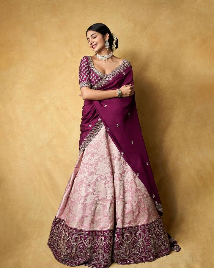 విలేజ్ బ్యాక్ డ్రాప్ లో కుటుంబ కథలు తెరకెక్కించడంలో శ్రీకాంత్ అడ్డాల స్టైలే వేరు