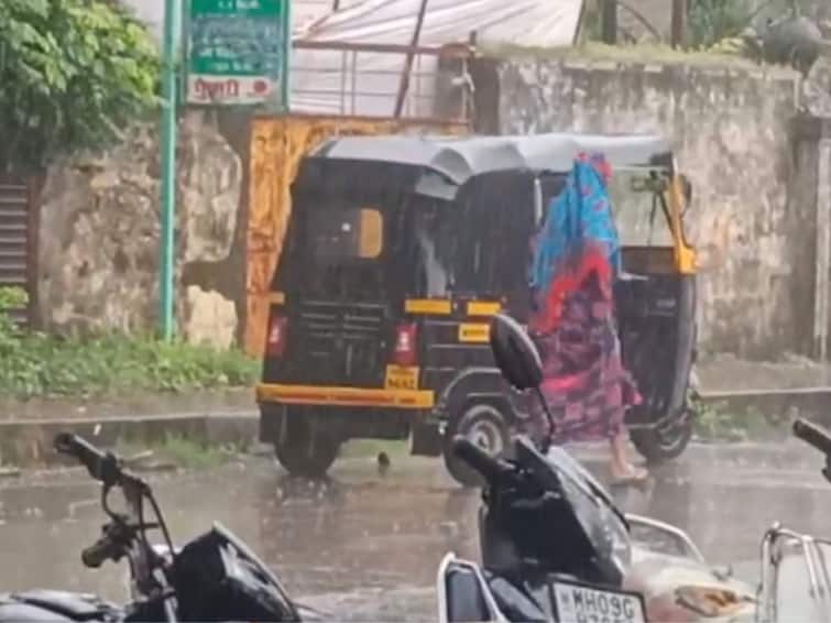 Heavy rains in Kolhapur district for the second day in a row four kolhapuri type bandhar under water Kolhapur Rain Update : कोल्हापूर जिल्ह्यात सलग दुसऱ्या दिवशी दमदार पावसाची हजेरी; पंचगंगा नदीवरील चार बंधारे पाण्याखाली 