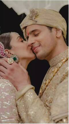 इन Bollywood Couples ने शुरू किया मंडप में 'Kiss' करने का Trend | ENT LIVE