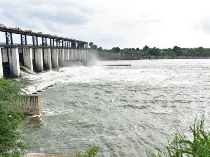 Vishnupuri dam filled Discharge of water 32 thousand cusecs Nanded drinking water worries solved Vishnupuri Dam : विष्णुपुरी धरण भरले, 32 हजार क्यूसेक्सने पाण्याचा विसर्ग; नांदेडच्या पिण्याच्या पाण्याची चिंता मिटली
