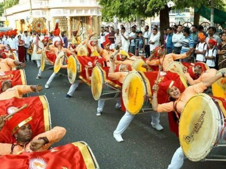 pune only three dhol tasha pathaks allowed with each ganesh mandal during procession10 minutes given to perform at dedicated spots on route Pune Ganeshotsav 2023 : विसर्जन मिरवणुकीत गणेश मंडळं अन् ढोल ताशा पथकांसाठी महत्त्वाची माहिती, यंदा अलका टॉकीज चौकात...