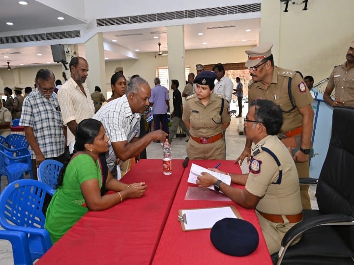 மதுரை மாநகர காவல்துறை ஆணையர் தலைமையில் ; பொதுமக்கள் குறைதீர்க்கும் முகாமில் 223 மனுக்களுக்கு உடனடி தீர்வு!