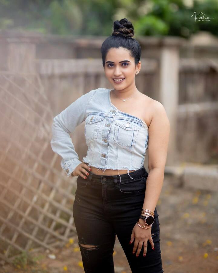స్రవంతి చొక్కారపు అందమైన ఫోటోలు -Image credit: Sravanthi Chokarapu/Instagram