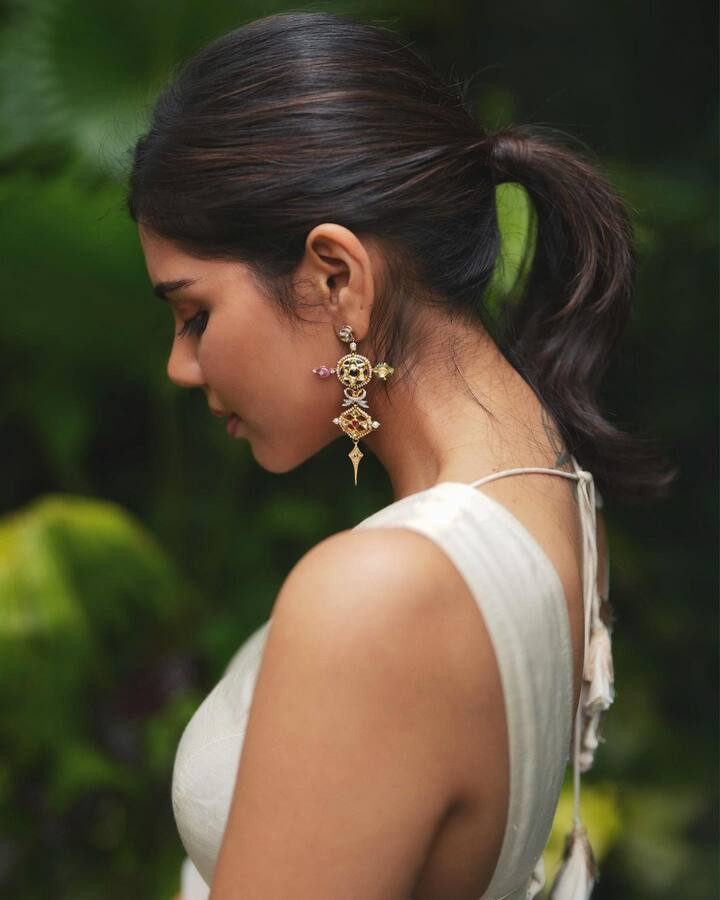 అఖిల్ హీరోయిన్ గా తెలుగు తెరకు పరిచయం అయింది కళ్యాణి ప్రియదర్శన్. -Image credit: Kalyani priyadarshan/Instagram