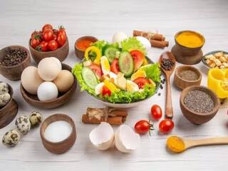 Health Tips : तुमच्या कुटुंबातील सदस्यांना डेंग्यू झालाय? जाणून घ्या डेंग्यूत काय खावे आणि काय खाऊ नये?