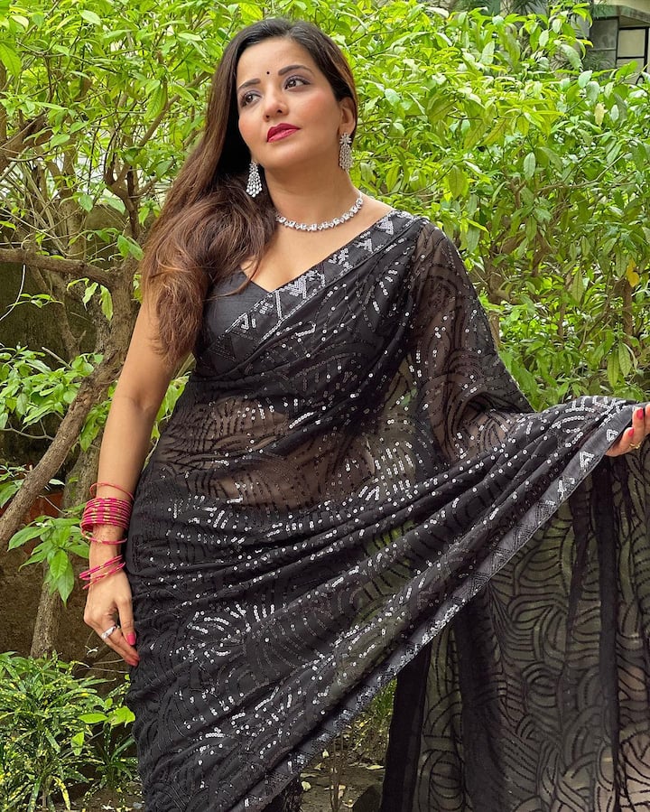 મોનાલિસાએ હાલમાં જ તેના ઈન્સ્ટાગ્રામ હેન્ડલ પરથી કેટલીક તસવીરો શેર કરી છે. આ તસવીરોમાં મોનાલિસા ખૂબ જ બોલ્ડ લાગી રહી છે.