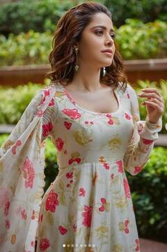 Nushrratt Bharuccha: ਨੁਸ਼ਰਤ ਭਰੂਚਾ ਨੇ ਅਨਾਰਕਲੀ ਸੂਟ 'ਚ ਦਿਖਾਈ ਆਪਣੀ ਖੂਬਸੂਰਤੀ, ਦੇਖੋ ਫੋਟੋਆਂ