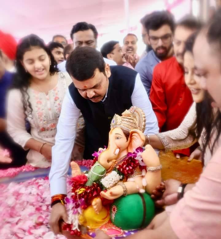 याचे फोटो त्यांनी फेसबुकवर शेअर केले आहेत.