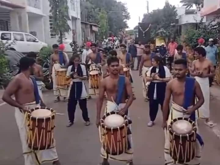 कोल्हापूर जिल्ह्यातील कागल तालुक्यातील सिद्धनेर्लीमध्ये केरळच्या पारंपरिक वाद्यांनी लक्ष वेधून घेतलं आहे.