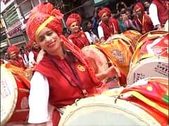 Pune Visarjan Miravnuk 2023 : सिद्धार्थ जावध, तेजस्विनी पंडित ते श्रुती मराठे; पुण्यात कलावंत ढोल ताशा पथकाचा जल्लोष