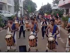 Kolhapur Ganesh Darshan : केरळच्या पारंपरिक वाद्यांच्या गजरातील मिरवणुकीने कोल्हापूरकरांचे लक्ष वेधले